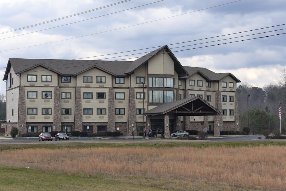 Comfort & Near Guntersville Hotel 3*