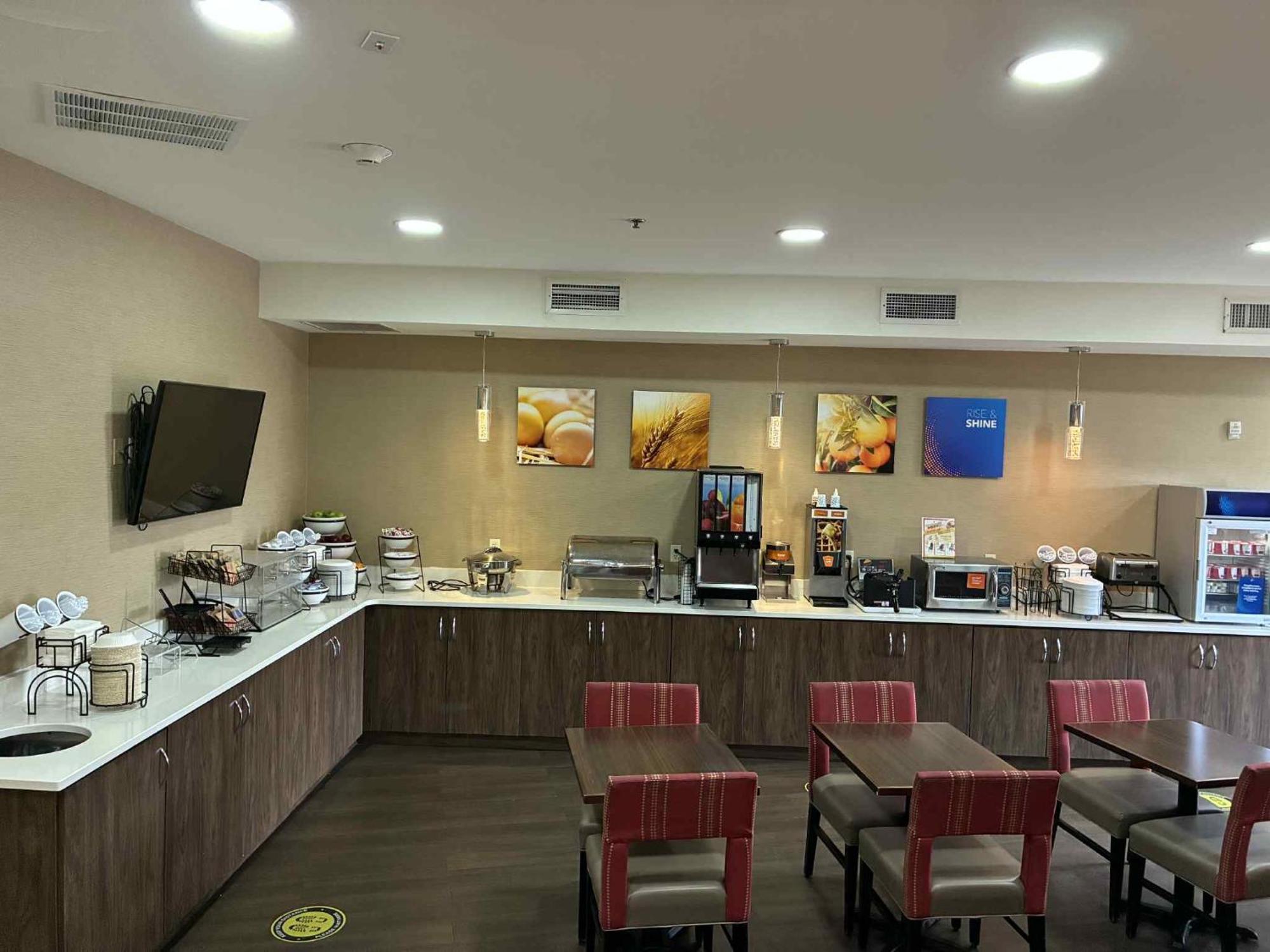 Comfort & Near Guntersville Hotel